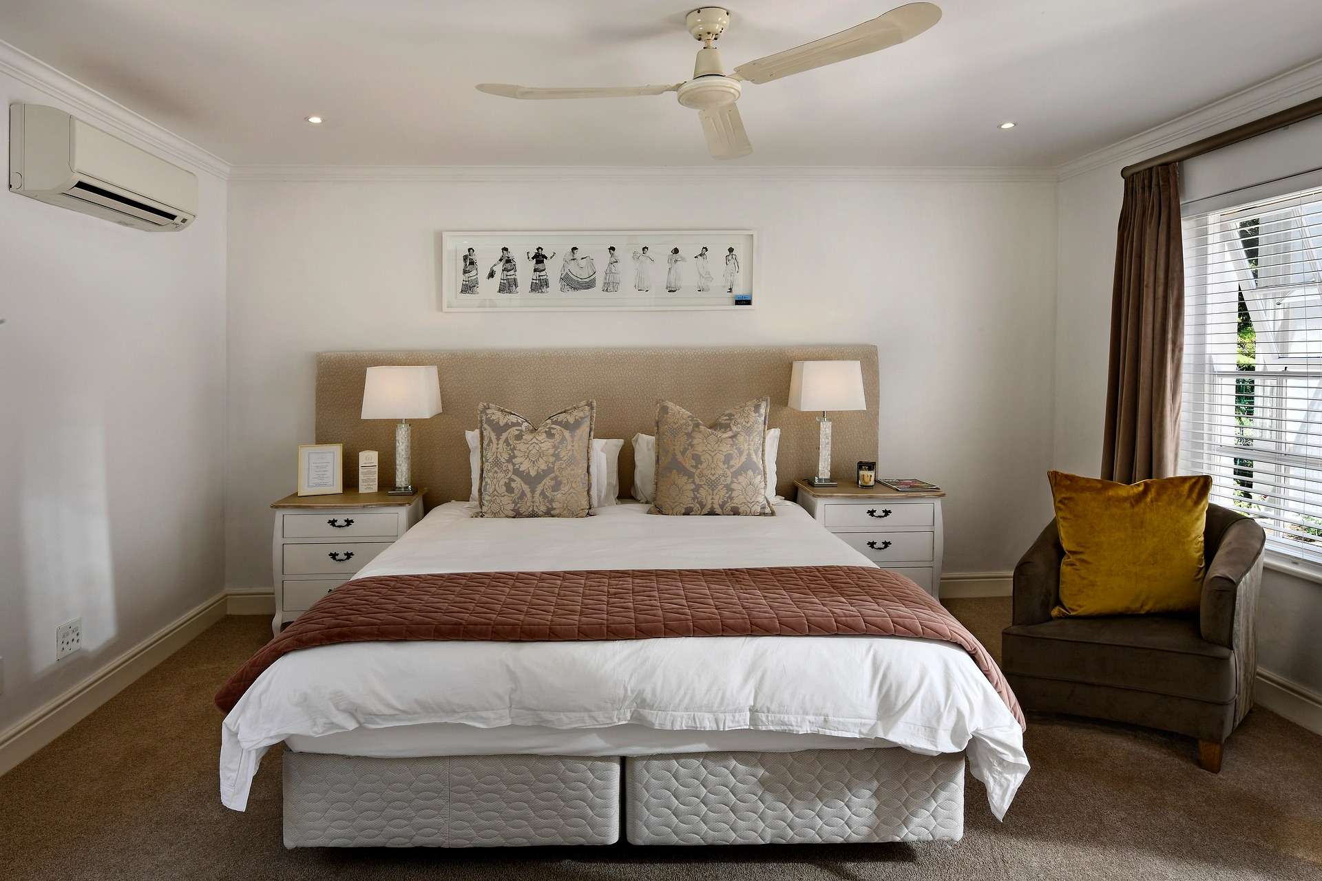 Premium Standard Room at Visaara Luxury Homes